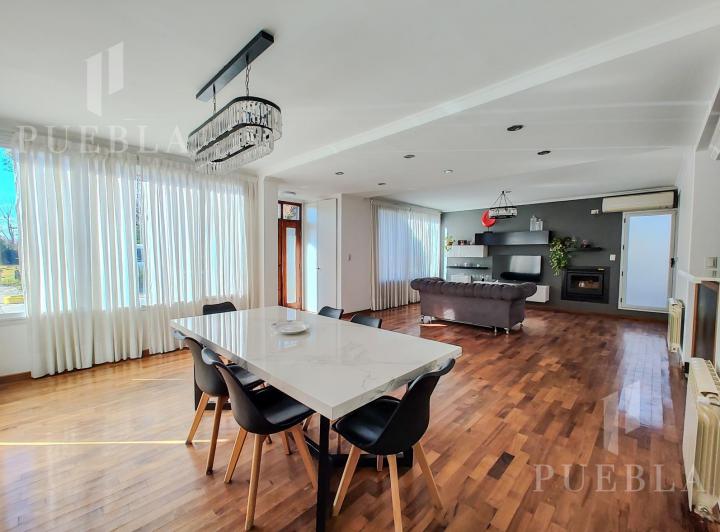 Casa · 245m² · 4 Ambientes · 4 Cocheras