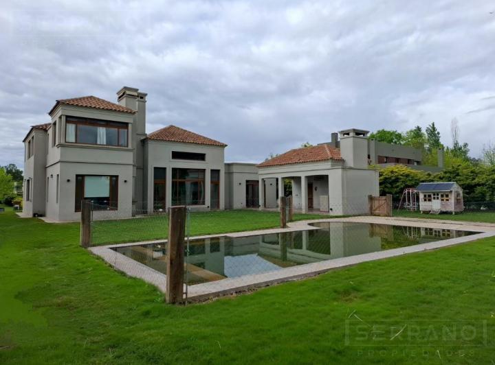 Casa · 320m² · 6 Ambientes · 6 Cocheras