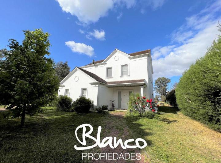 Casa · 280m² · 5 Ambientes · 2 Cocheras