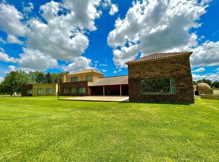 Casa · 500m² · 9 Ambientes · 2 Cocheras