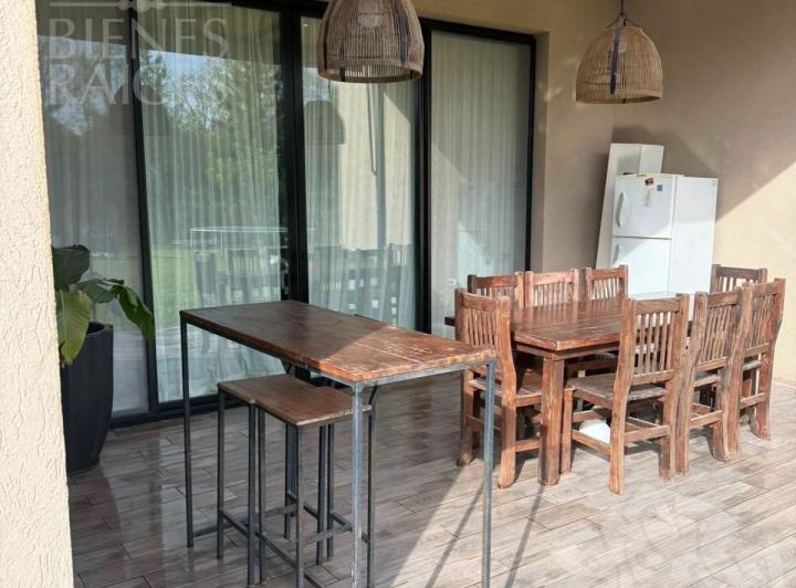 Casa · 160m² · 4 Ambientes · 1 Cochera