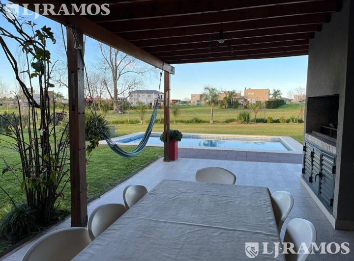 Casa · 170m² · 4 Ambientes · 3 Cocheras