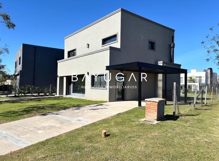 Casa · 169m² · 4 Ambientes · 3 Cocheras