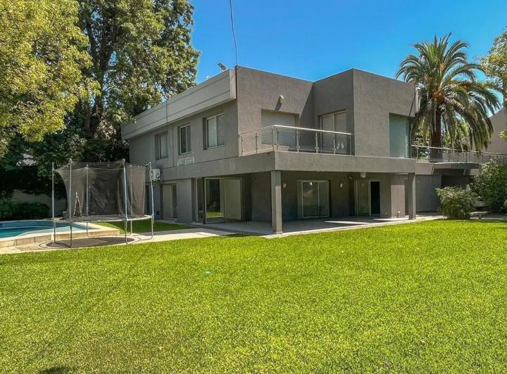 Casa · 700m² · 6 Ambientes