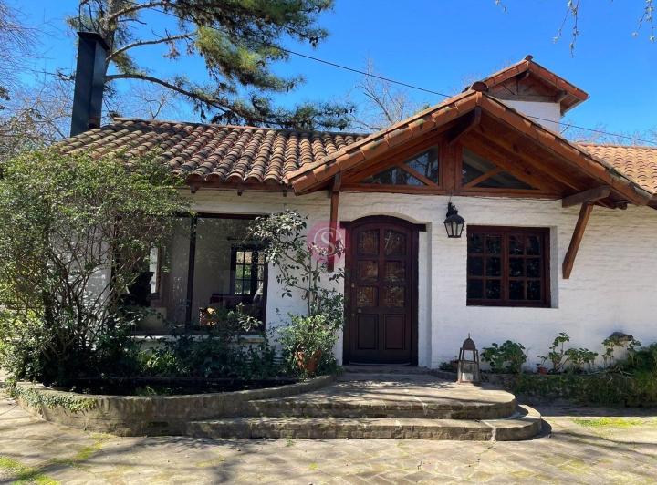 Casa · 180m² · 6 Ambientes