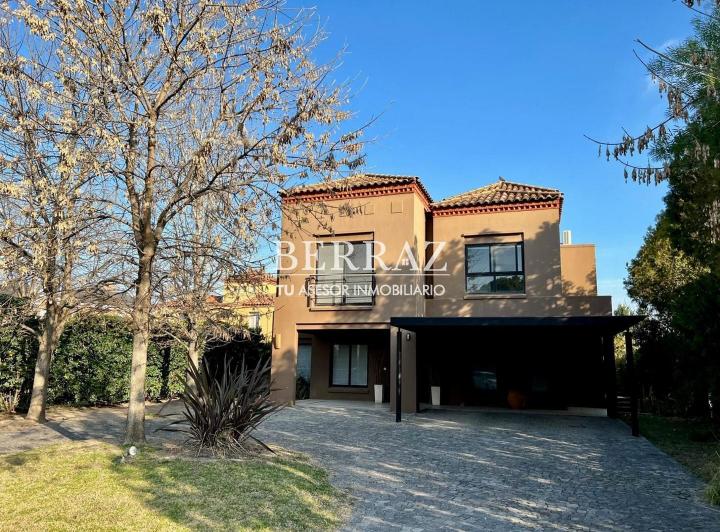 Casa · 250m² · 5 Ambientes · 2 Cocheras