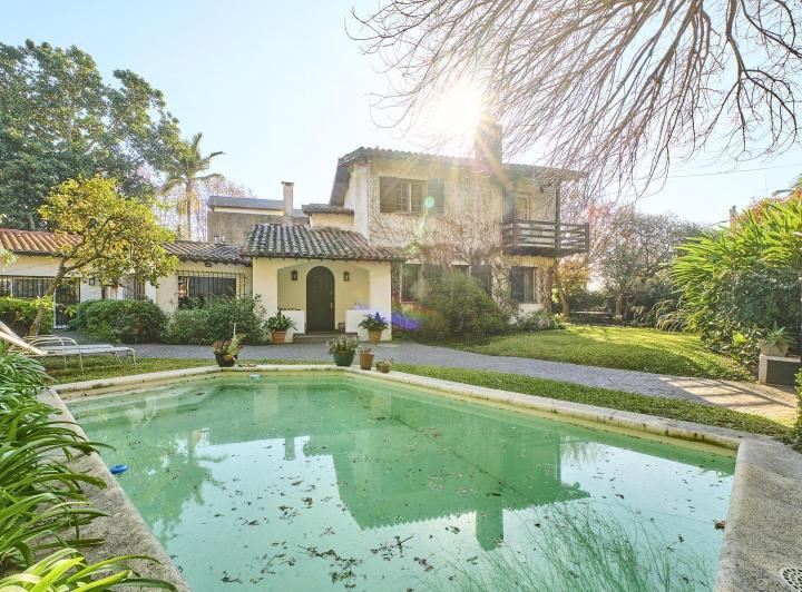 Casa · 300m² · 6 Ambientes