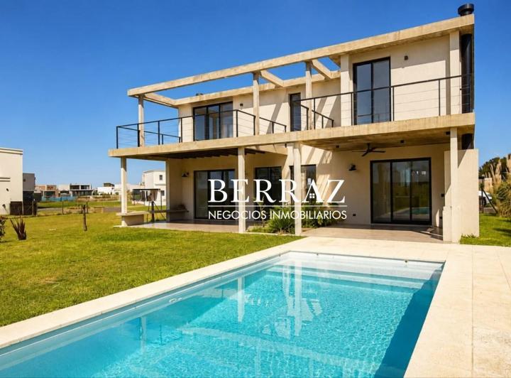 Casa · 185m² · 4 Ambientes · 2 Cocheras
