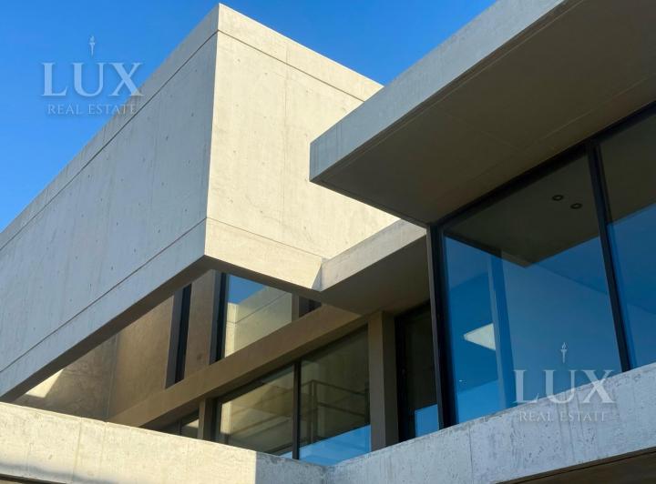 Casa · 1020m² · 7 Ambientes · 4 Cocheras