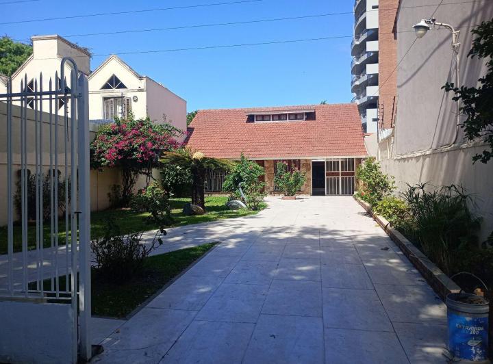 Casa · 198m² · 4 Ambientes · 5 Cocheras