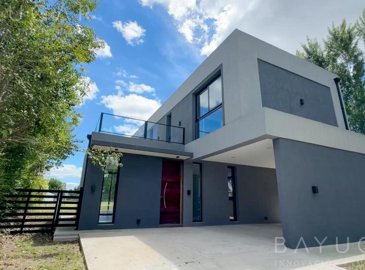 Casa · 180m² · 6 Ambientes · 3 Cocheras