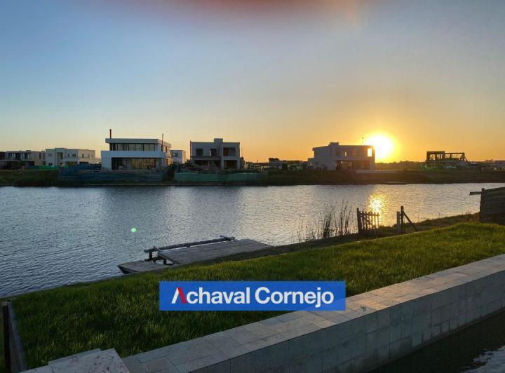 Casa · 454m² · 6 Ambientes · 6 Cocheras