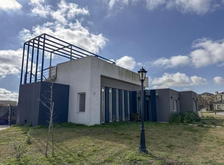 Casa · 150m² · 5 Ambientes · 2 Cocheras