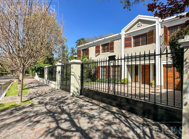 Casa · 535m² · 7 Ambientes · 1 Cochera