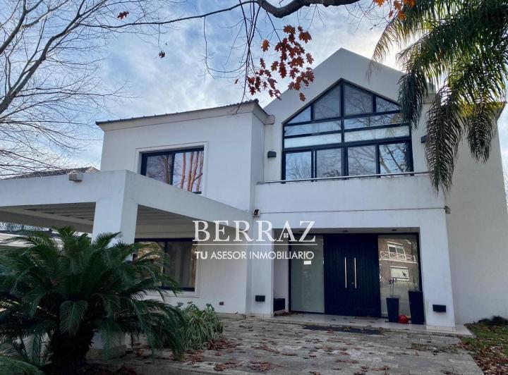 Casa · 350m² · 6 Ambientes · 2 Cocheras