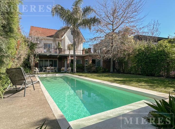 Casa · 183m² · 5 Ambientes · 1 Cochera