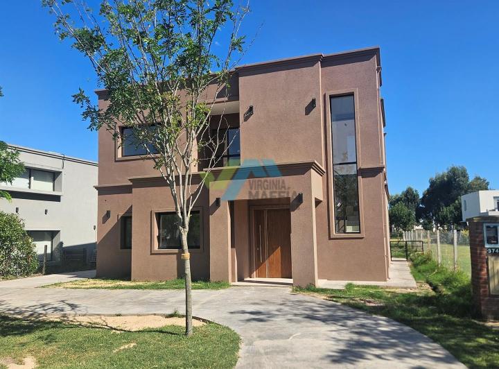Casa · 180m² · 5 Ambientes · 2 Cocheras