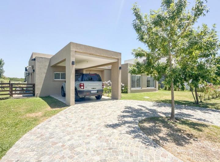 Casa · 160m² · 4 Ambientes · 2 Cocheras