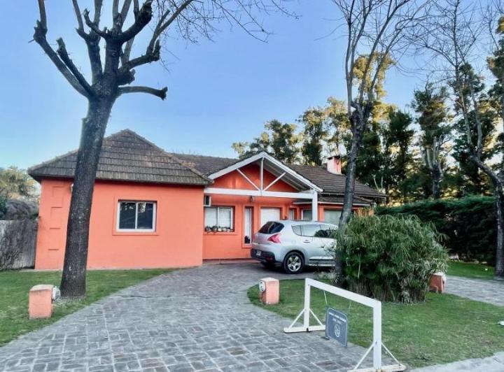 Casa · 135m² · 4 Ambientes · 1 Cochera