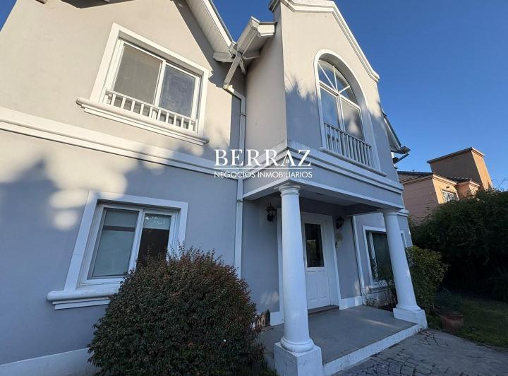 Casa · 250m² · 5 Ambientes · 2 Cocheras