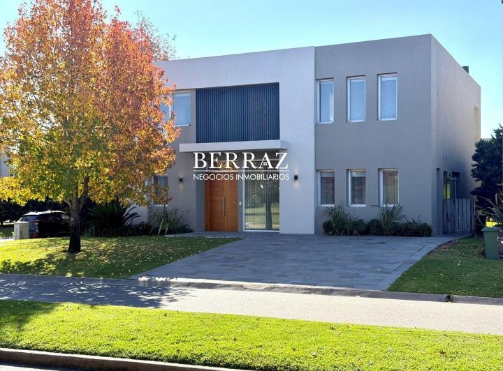 Casa · 280m² · 6 Ambientes · 2 Cocheras