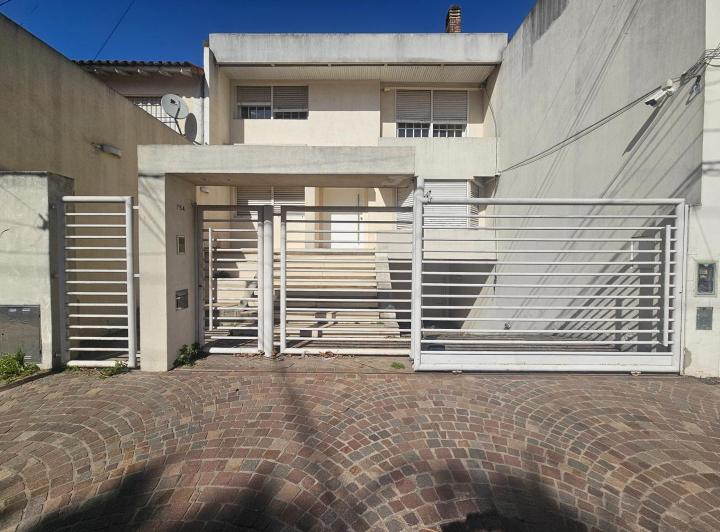 Casa · 500m² · 5 Ambientes · 3 Cocheras