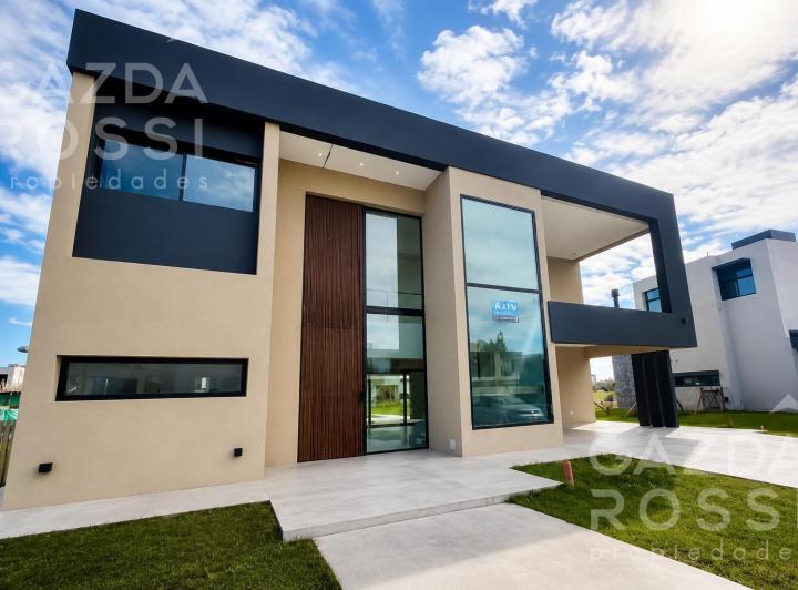 Casa · 270m² · 6 Ambientes · 4 Cocheras