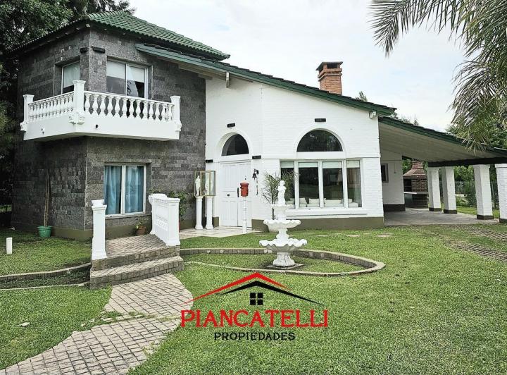 Casa · 330m² · 6 Ambientes · 1 Cochera