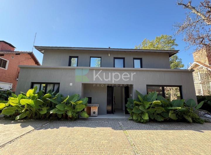 Casa · 350m² · 5 Ambientes · 3 Cocheras