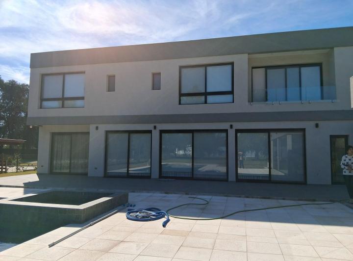 Casa · 300m² · 7 Ambientes · 1 Cochera