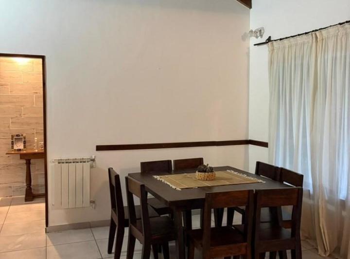 Casa · 220m² · 5 Ambientes
