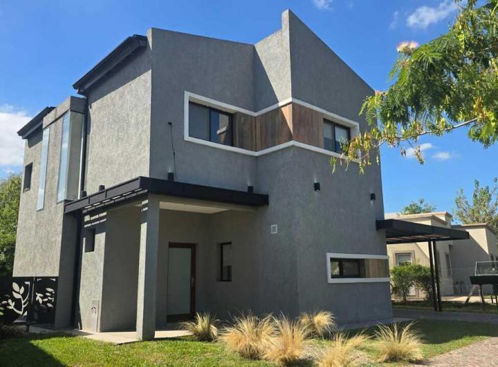 Casa · 150m² · 4 Ambientes · 1 Cochera