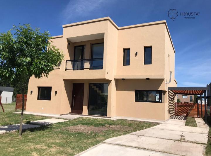 Casa · 250m² · 5 Ambientes · 2 Cocheras