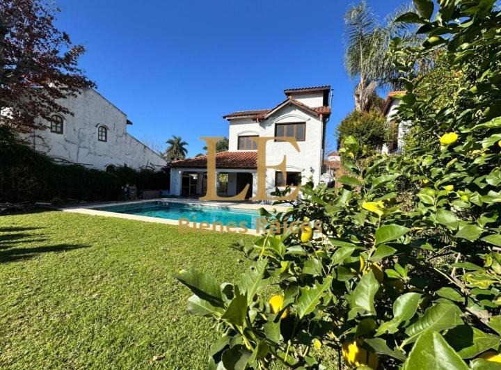 Casa · 190m² · 5 Ambientes · 4 Cocheras