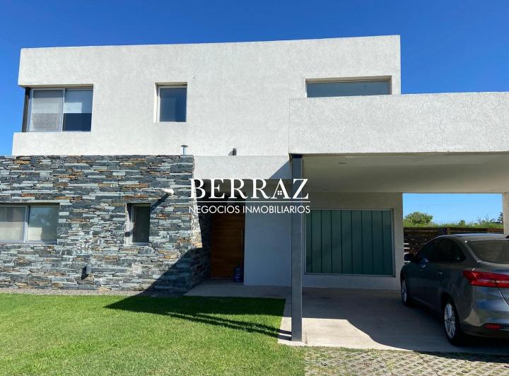 Casa · 160m² · 4 Ambientes · 1 Cochera