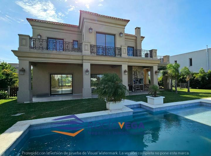 Casa · 336m² · 5 Ambientes · 2 Cocheras