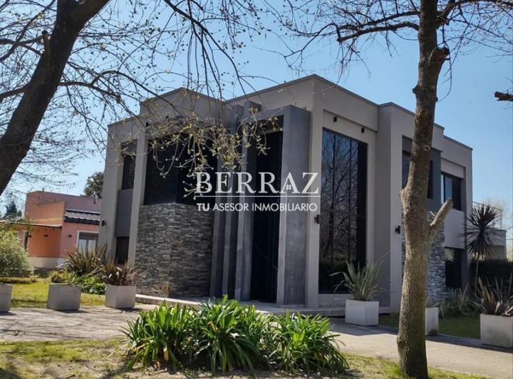 Casa · 320m² · 6 Ambientes · 1 Cochera