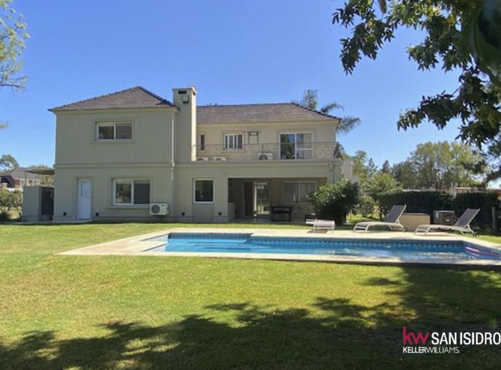 Casa · 360m² · 6 Ambientes · 2 Cocheras