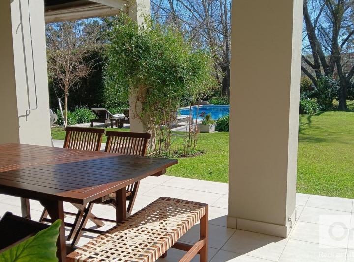 Casa · 310m² · 5 Ambientes · 2 Cocheras