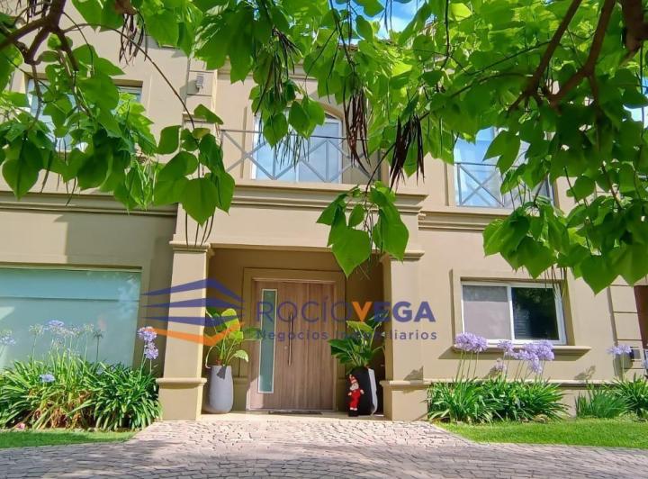 Casa · 228m² · 7 Ambientes · 2 Cocheras