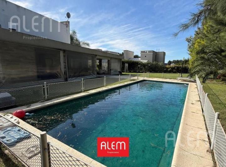 Casa · 288m² · 5 Ambientes · 3 Cocheras