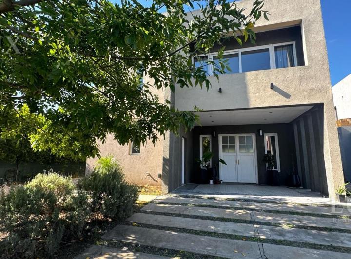 Casa · 160m² · 6 Ambientes · 5 Cocheras