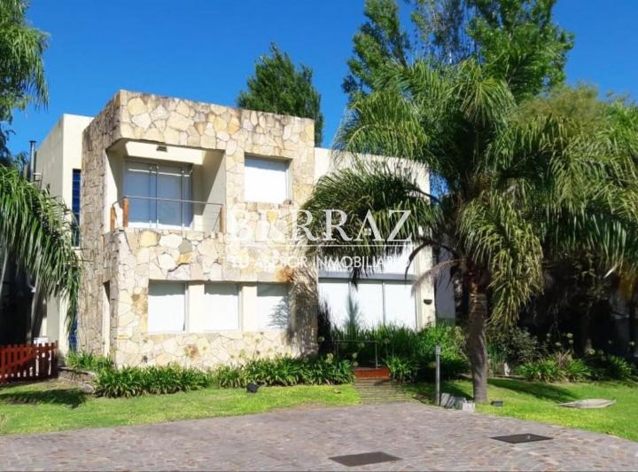 Casa · 390m² · 5 Ambientes · 1 Cochera