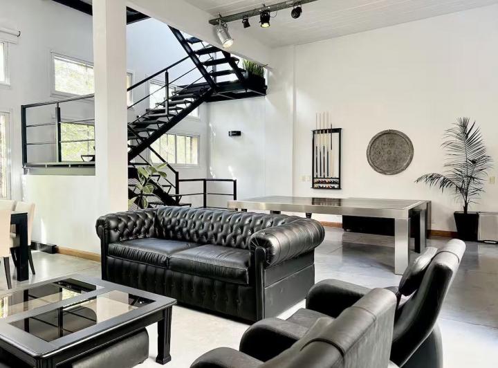 Casa · 270m² · 5 Ambientes · 2 Cocheras