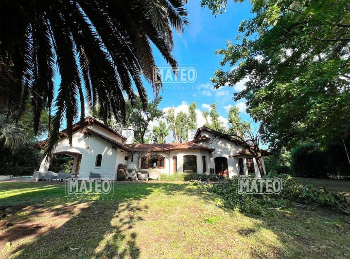 Casa · 180m² · 5 Ambientes · 2 Cocheras