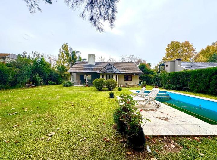 Casa · 190m² · 4 Ambientes · 3 Cocheras