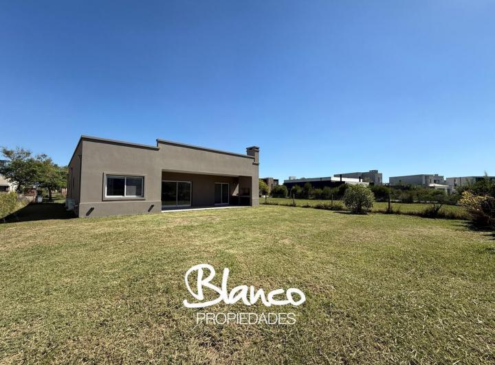 Casa · 161m² · 4 Ambientes · 1 Cochera