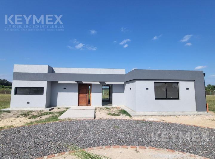 Casa · 100m² · 4 Ambientes · 2 Cocheras