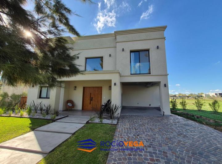 Casa · 221m² · 6 Ambientes · 6 Cocheras