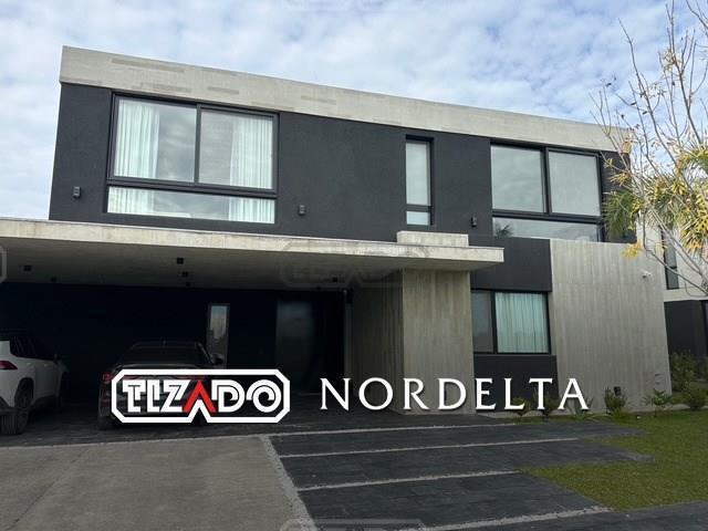 Casa · 429m² · 6 Ambientes · 2 Cocheras